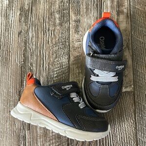 OshKosh B'Gosh Unisex-Child Bowie Sneaker, 5M